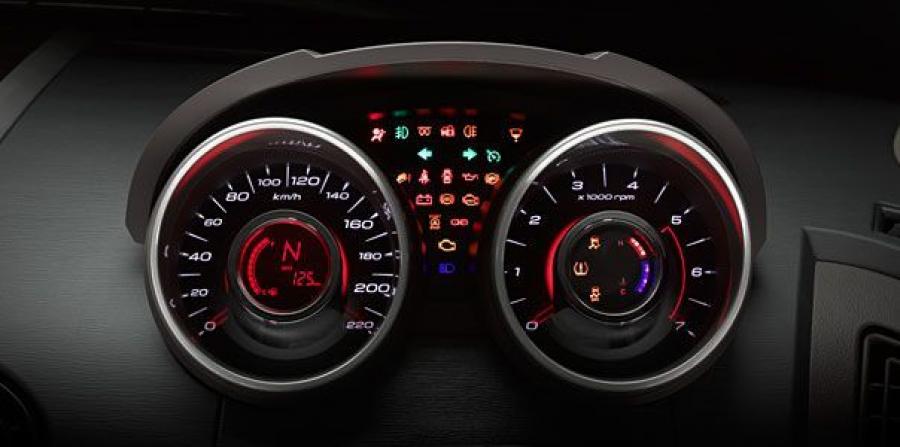 Панель приборов Mahindra XUV500 2012 года  (фото 32 из 38)